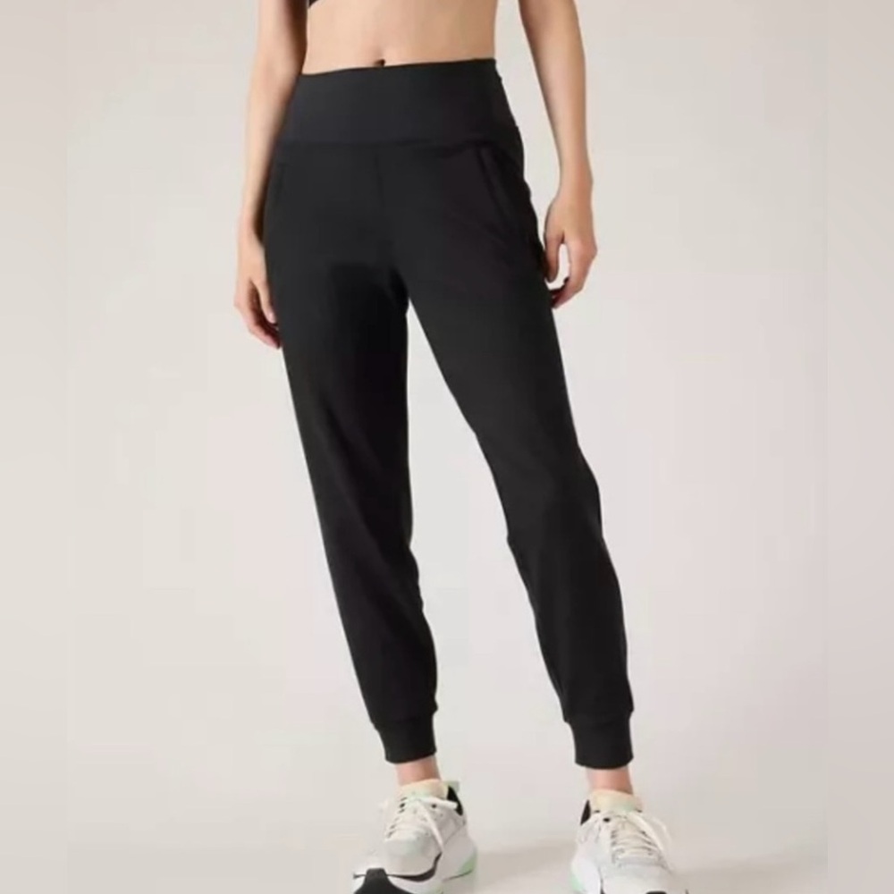 Athleta "Unstoppable" Black Jogger Pants NWT
